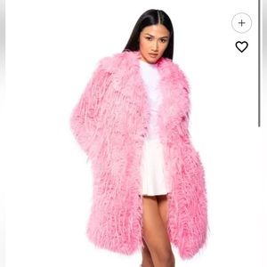 Stunnnning pink ostrich feather coat 🤍 NWT